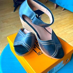 Miz Mooz size 11 Yasmina peep toe wedge sandals!